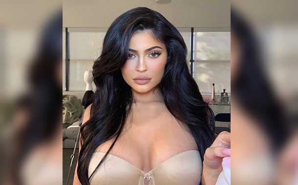 Kylie Jenner y el vestido transparente que enciende Instagram Kylie Jenner y el vestido transparente que enciende Instagram