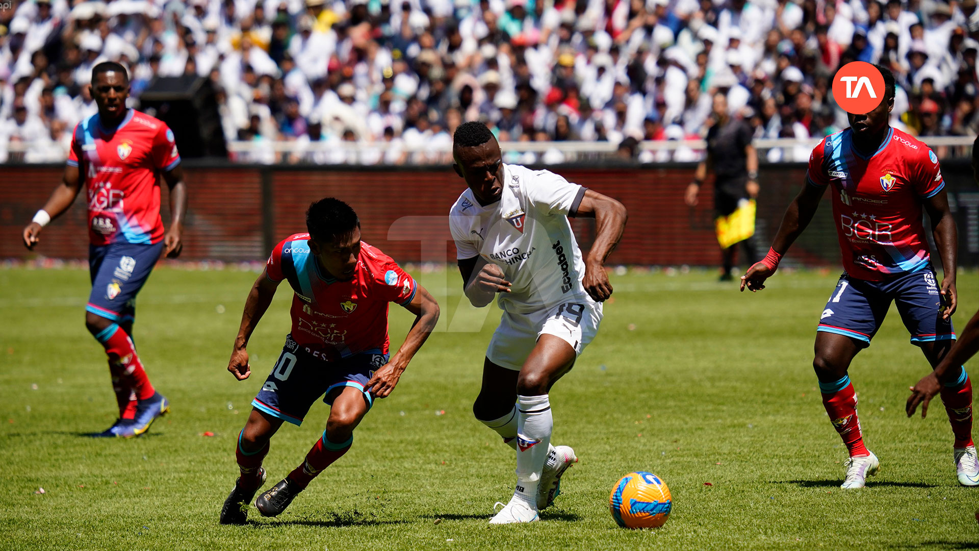Liga de Quito pierde ante El Nacional en la 'Noche Blanca al Mediodía'