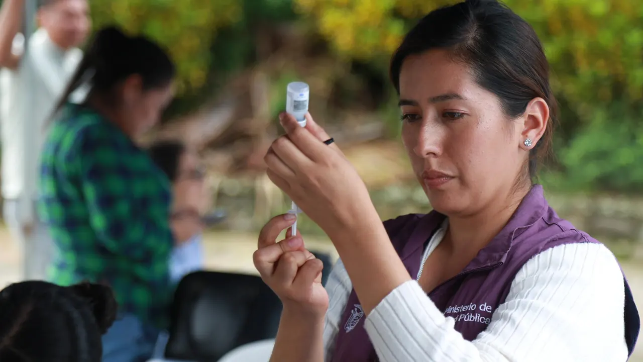 Ecuador realizará campaña masiva de vacunación en escuelas por tosferina